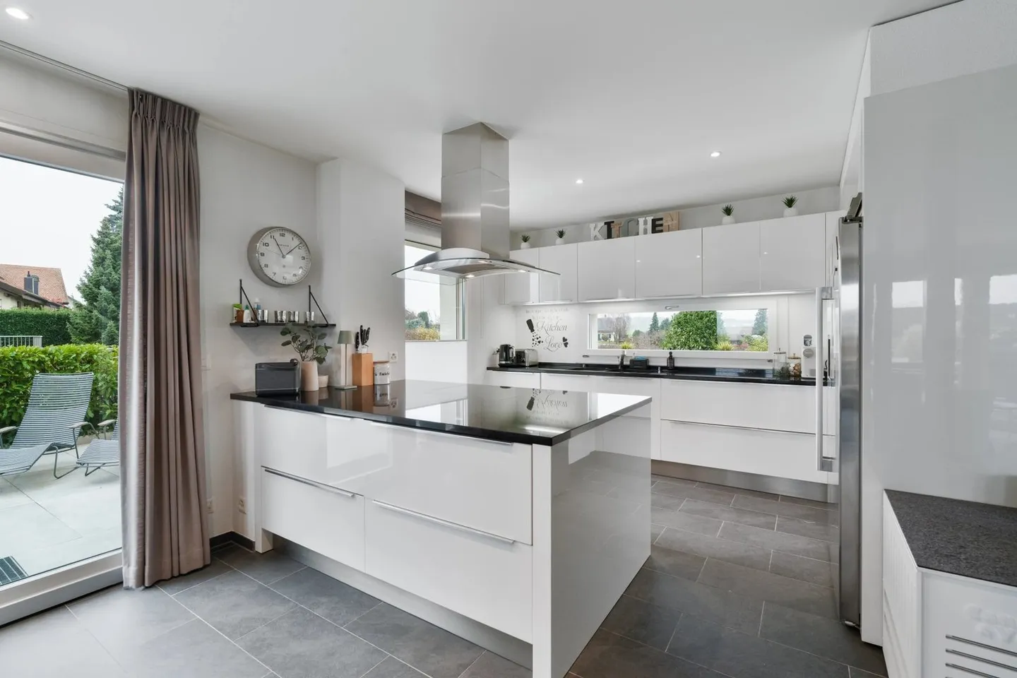 Elegant Semi-Detached House with Panoramic Views of the Lake and the Alps - Photo 5 of 13