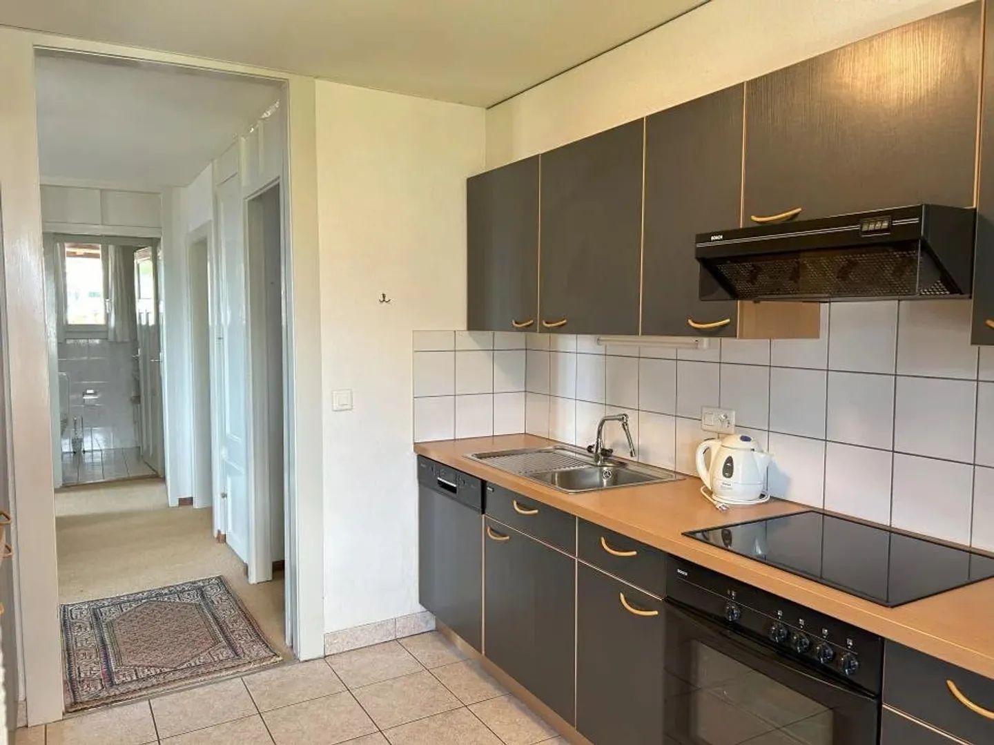 In vendita affascinante edificio di reddito nel centro del villaggio - Foto 6 di 6