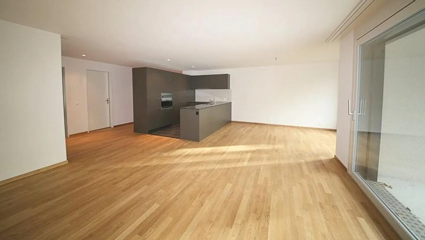 Spacious apartment seeks new family - Photo 1 of 10