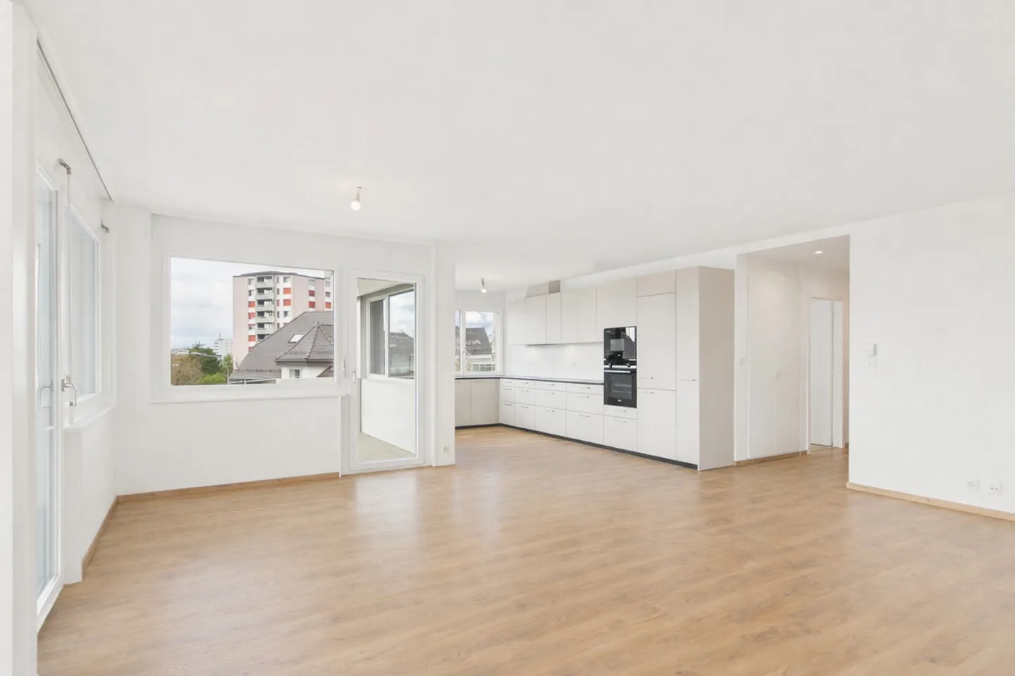Appartement rénové avec studio - Photo 2 sur 9