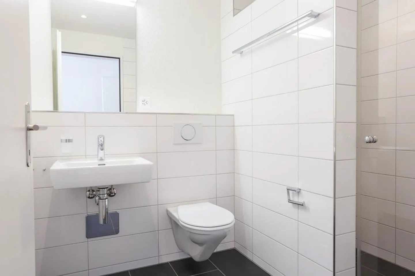 Spacious apartment seeks new family - Photo 6 of 10