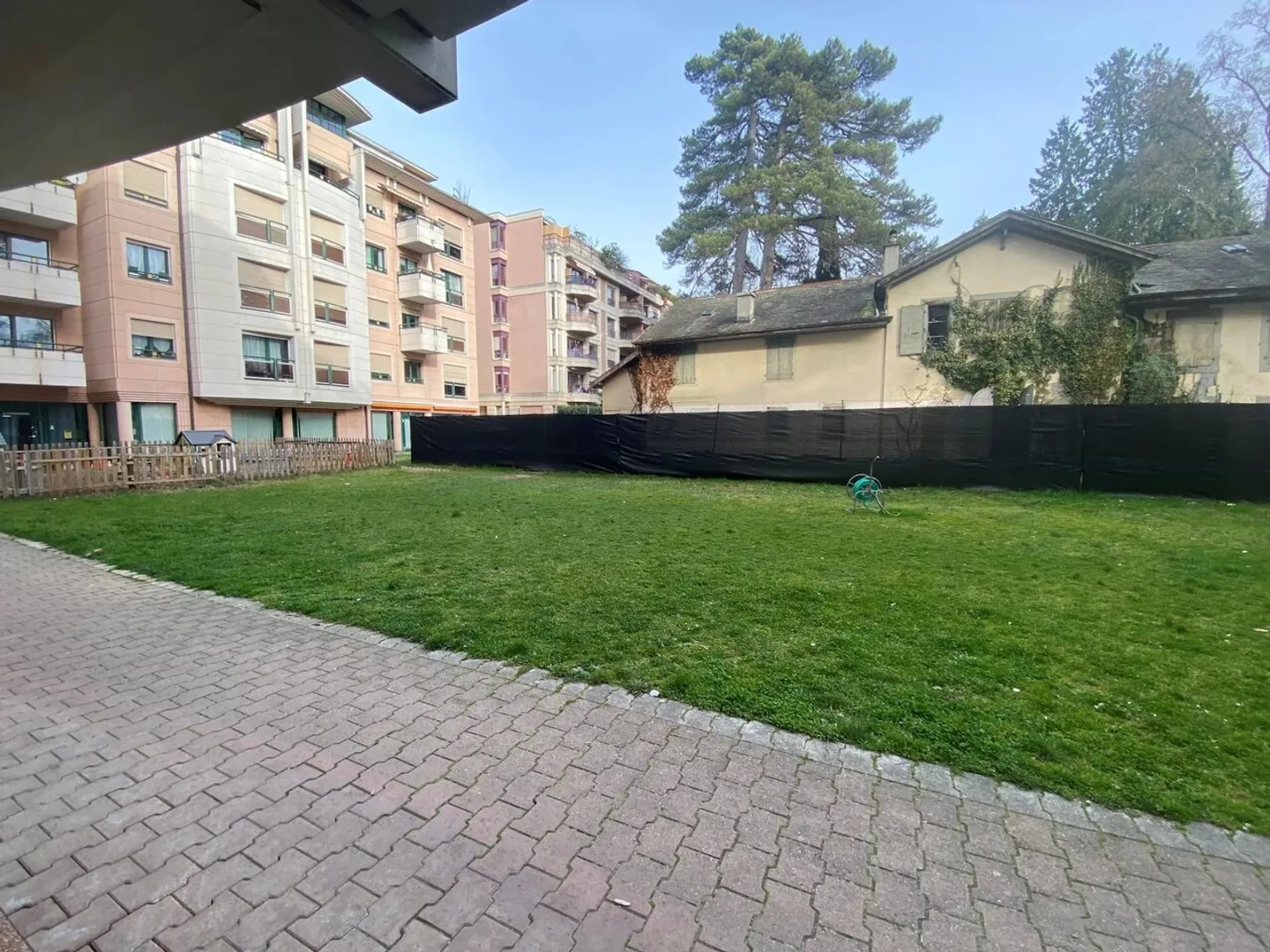 Arcade in einem Wohngebiet - Foto 13 von 13