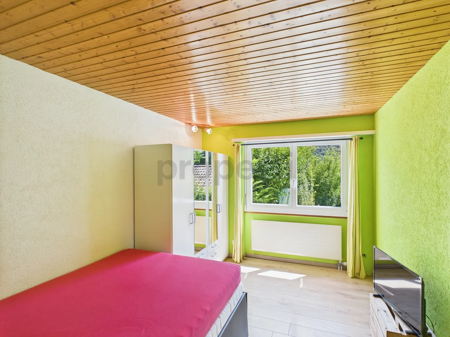 Affascinante casa unifamiliare di 6,5 stanze con bel giardino a Hofstetten-Flüh - Foto 6 di 13