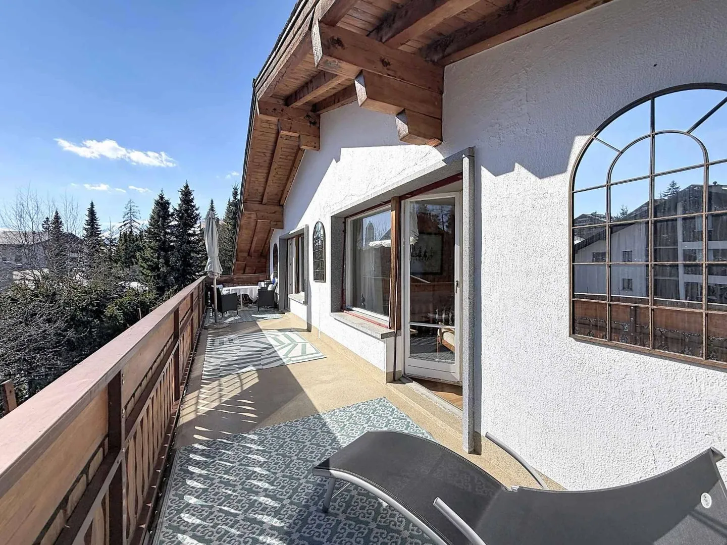 Charmant Appartement Attique - Photo 2 sur 9