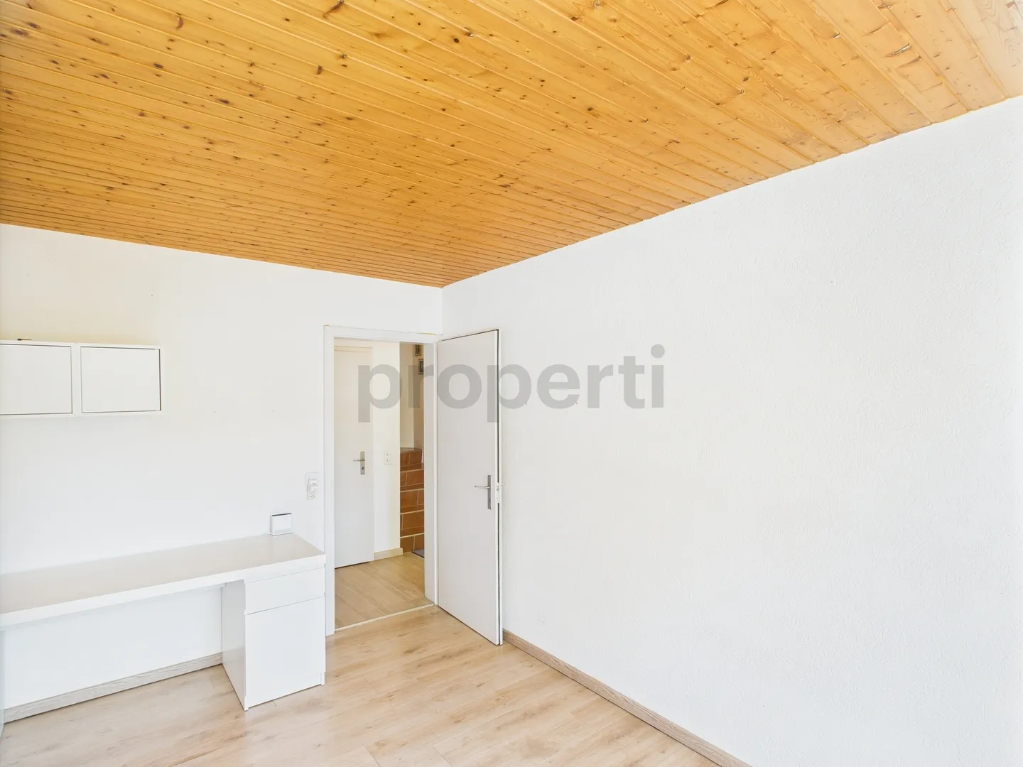 Affascinante casa unifamiliare di 6,5 stanze con bel giardino a Hofstetten-Flüh - Foto 7 di 13