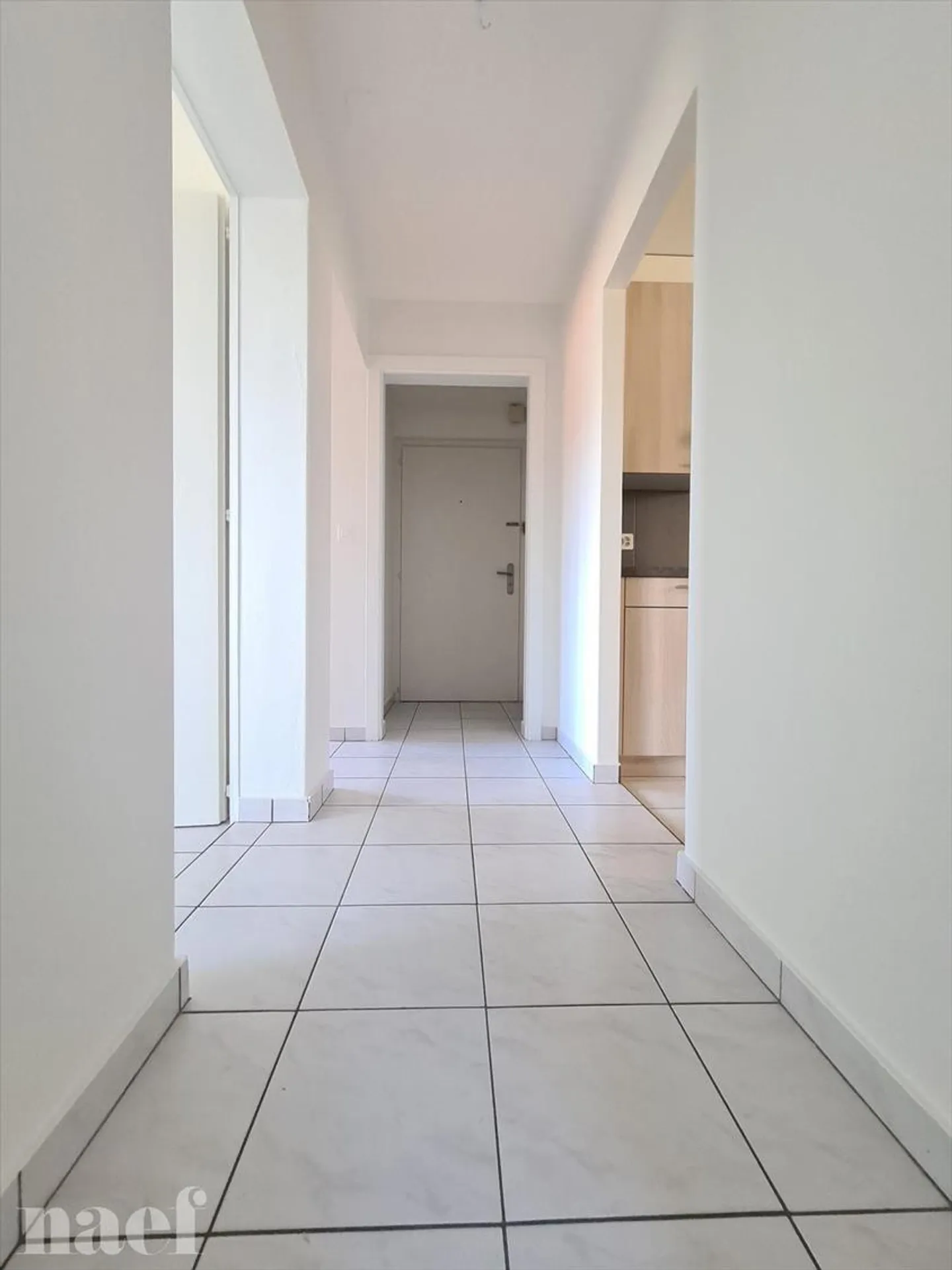 Beautiful apartment located a stone's throw from the CFF train station and shops. - Photo 8 of 8