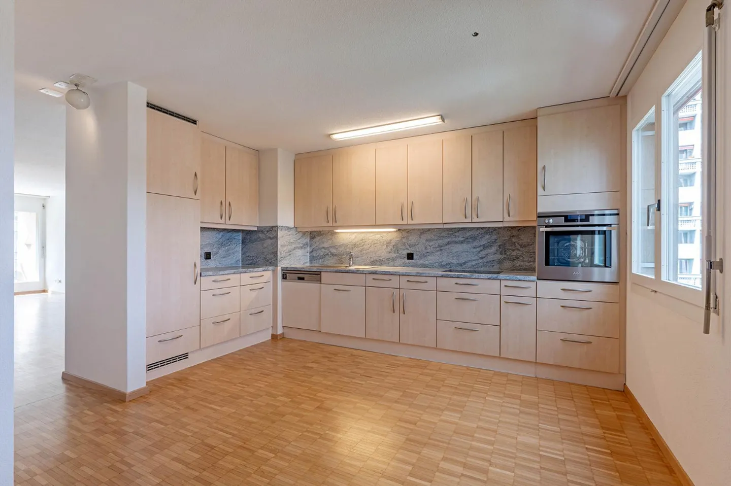 Maisonette de 4,5 pièces avec terrasse sur le toit - Photo 3 sur 12