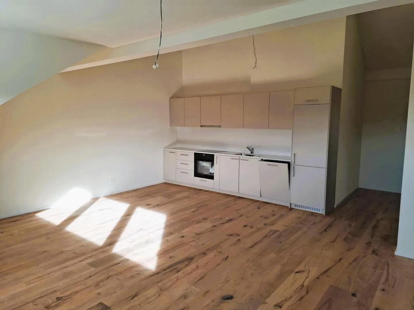 Erstvermietung: Herrlich hohe Räume und viel Platz - Foto 1 von 4