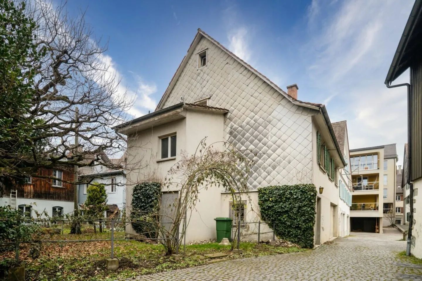Affascinante casa nel centro storico con potenziale di sviluppo vicino al lago - Foto 3 di 23