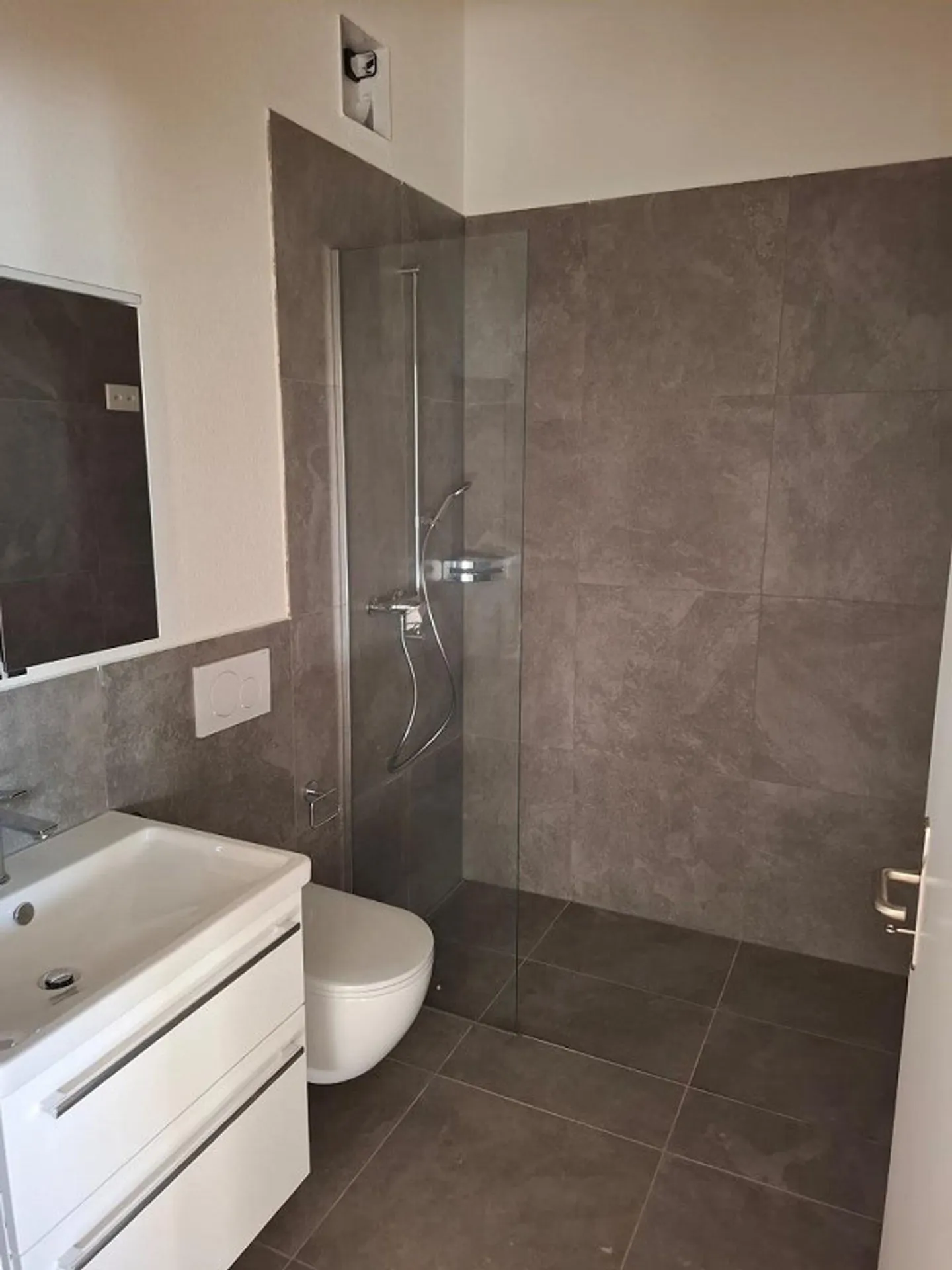 Erstvermietung: Herrlich hohe Räume und viel Platz - Foto 4 von 4