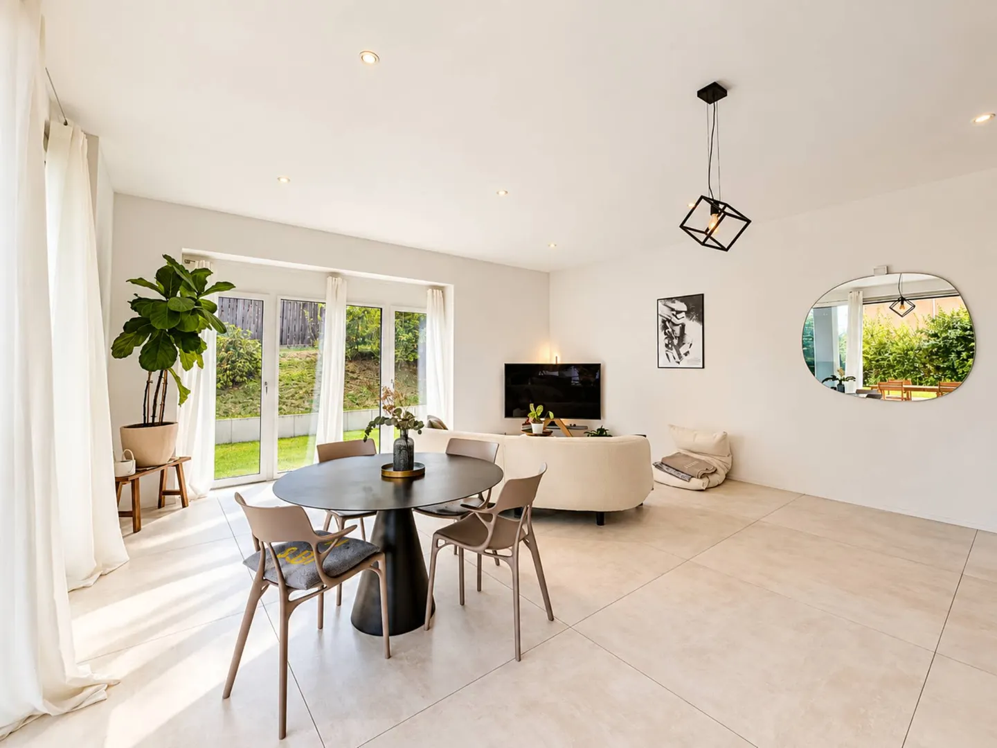 Elegante appartamento 3.5 locali con terrazza e giardino privato - Foto 2 di 11