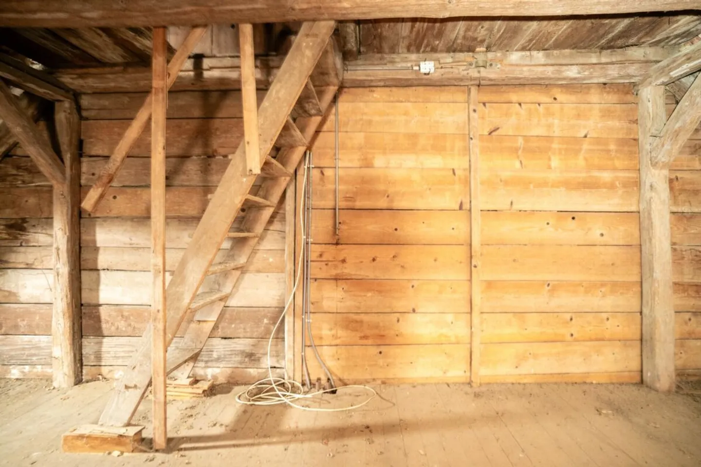 Affascinante casa nel centro storico con potenziale di sviluppo vicino al lago - Foto 15 di 23