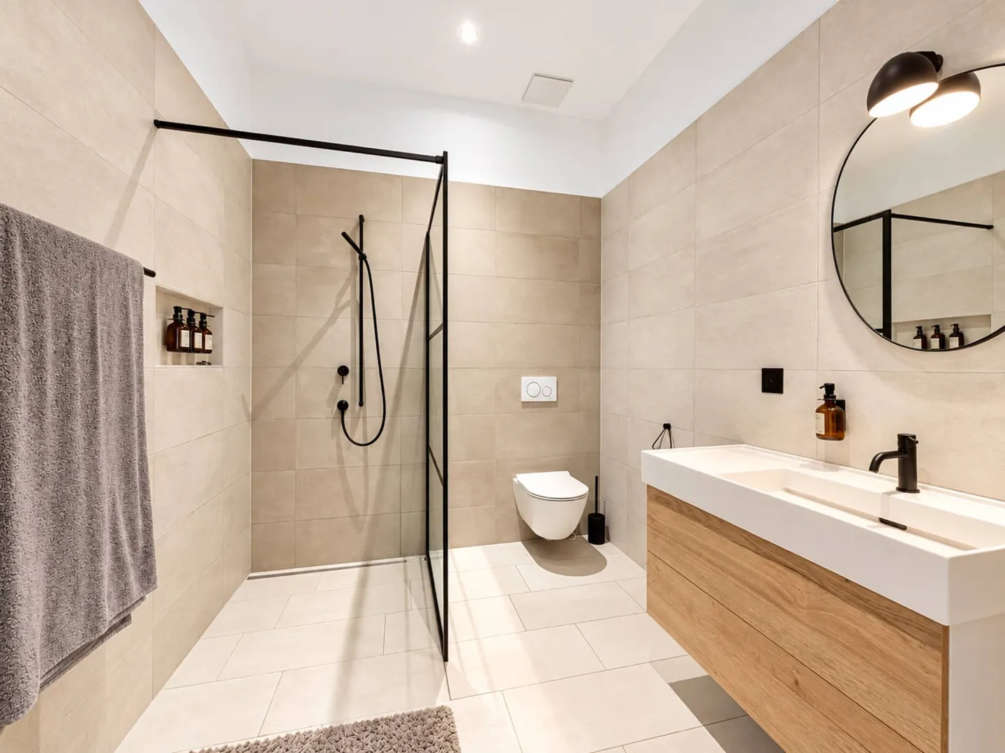 Elegante appartamento 3.5 locali con terrazza e giardino privato - Foto 6 di 11