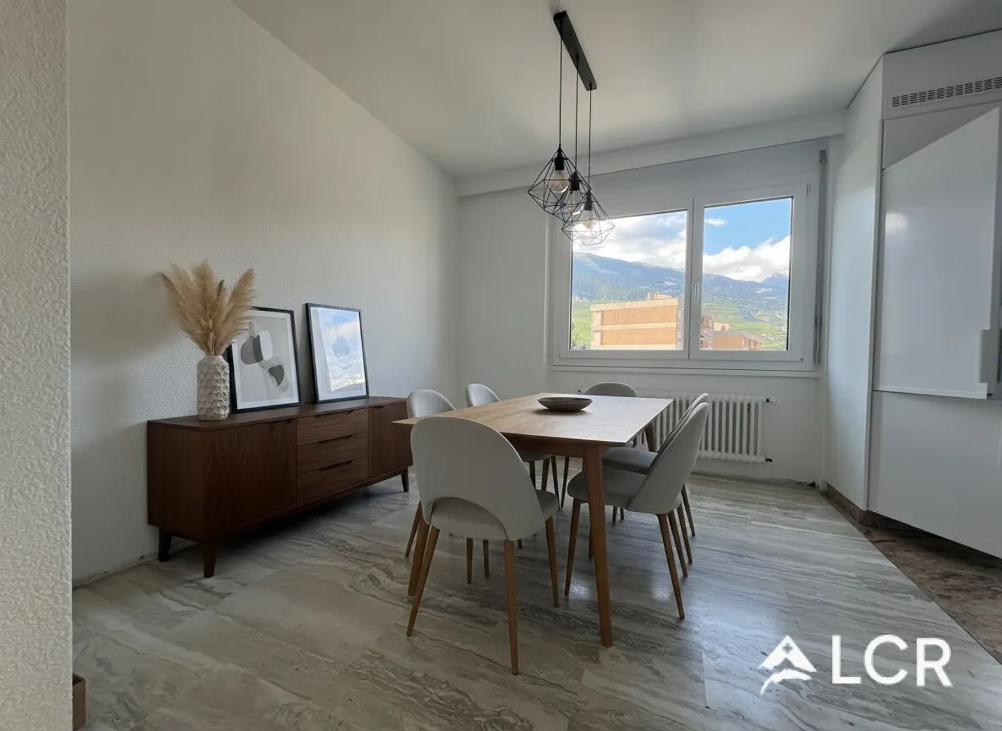 Schönes Apartment mit 4.5 Zimmern / 3 Schlafzimmern / 1 Badezimmer / 2 Balkonen - Foto 3 di 13