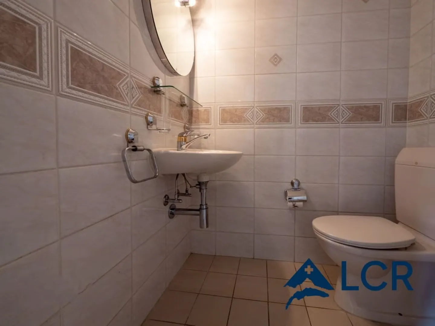 Schönes Apartment mit 4.5 Zimmern / 3 Schlafzimmern / 1 Badezimmer / 2 Balkonen - Foto 10 di 13