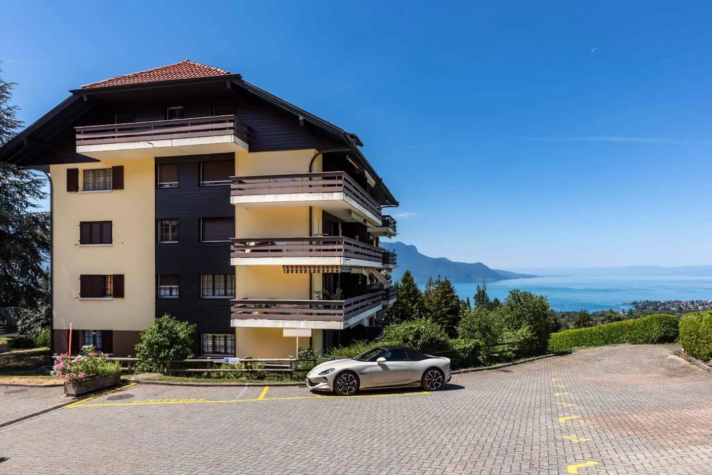 Appartement spacieux avec vue lac - Photo 2 sur 11