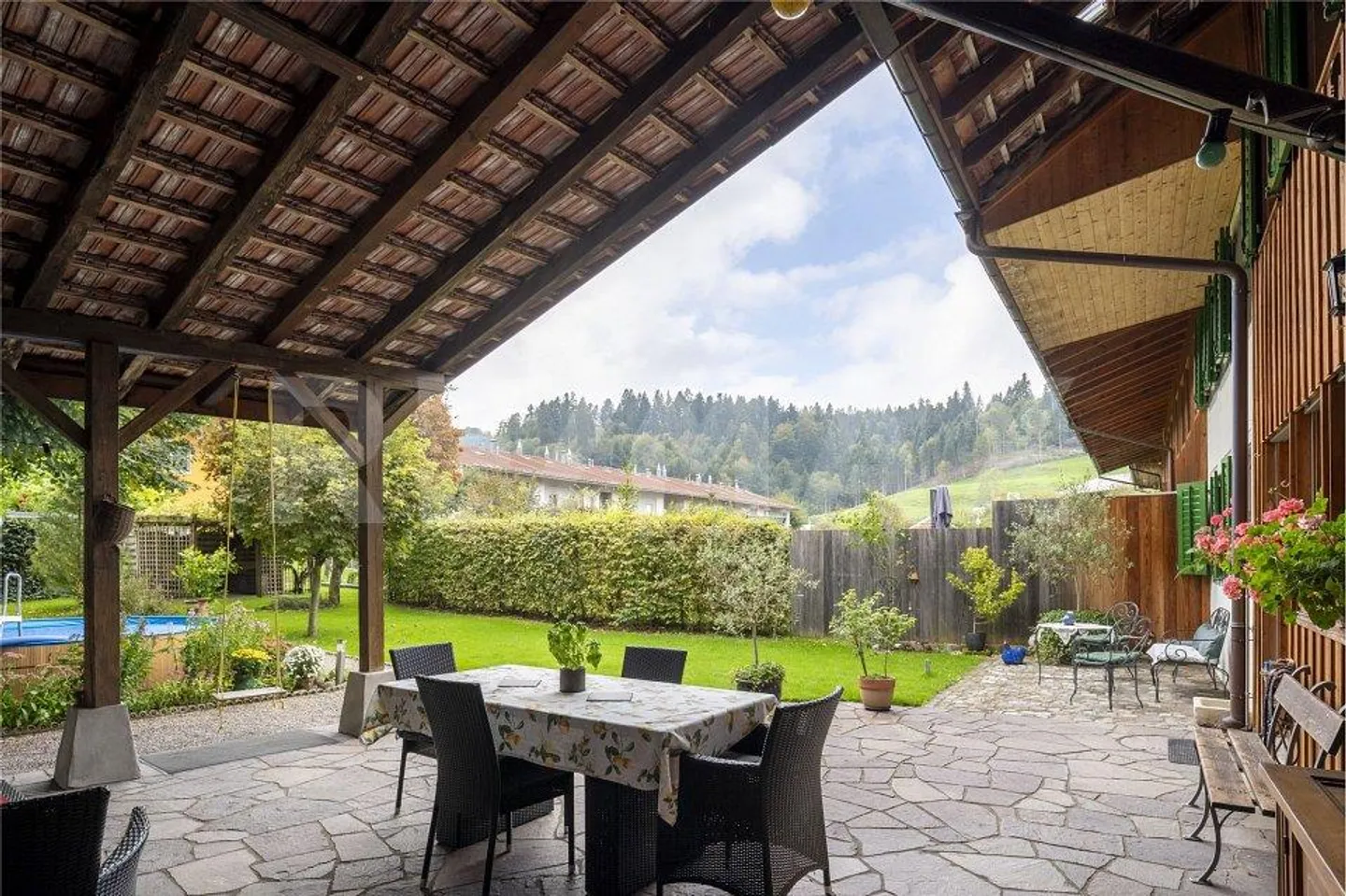 Fog-free location! Renovated, well-maintained with idyllic garden - Photo 1 of 13