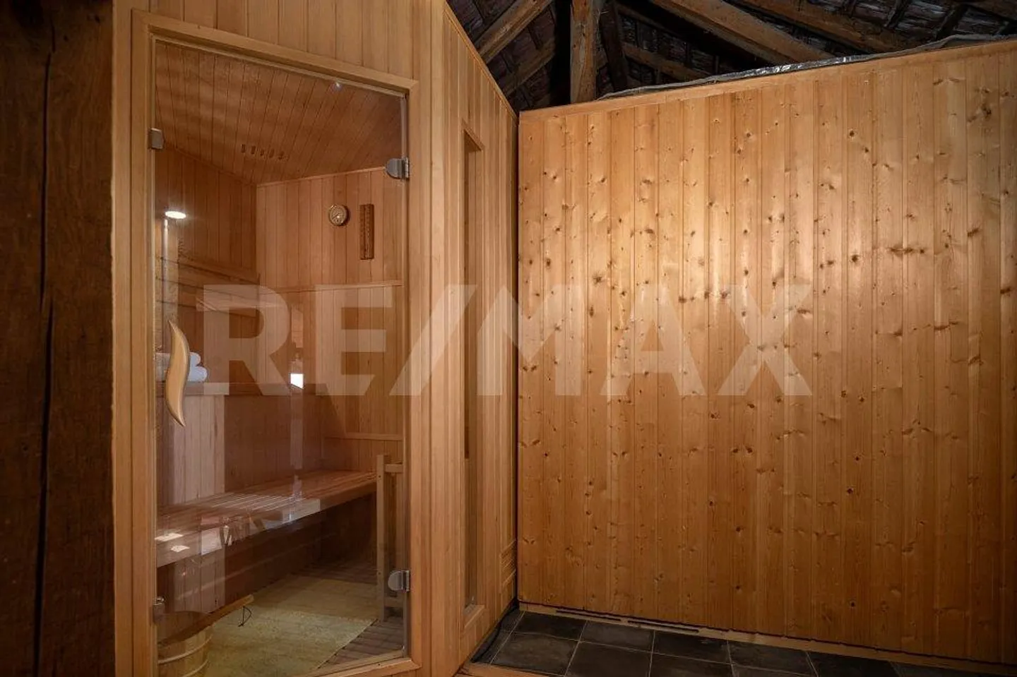 Fog-free location! Renovated, well-maintained with idyllic garden - Photo 13 of 13