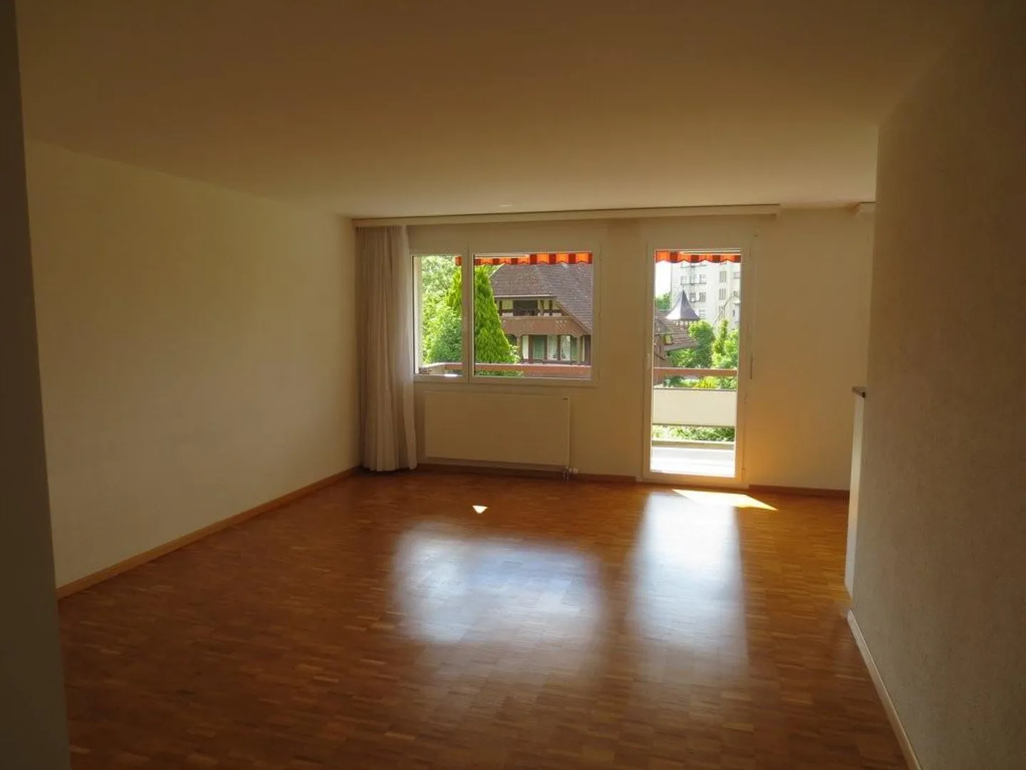 Bright 3.5-room apartment with balcony on the 2nd floor - Photo 2 of 12