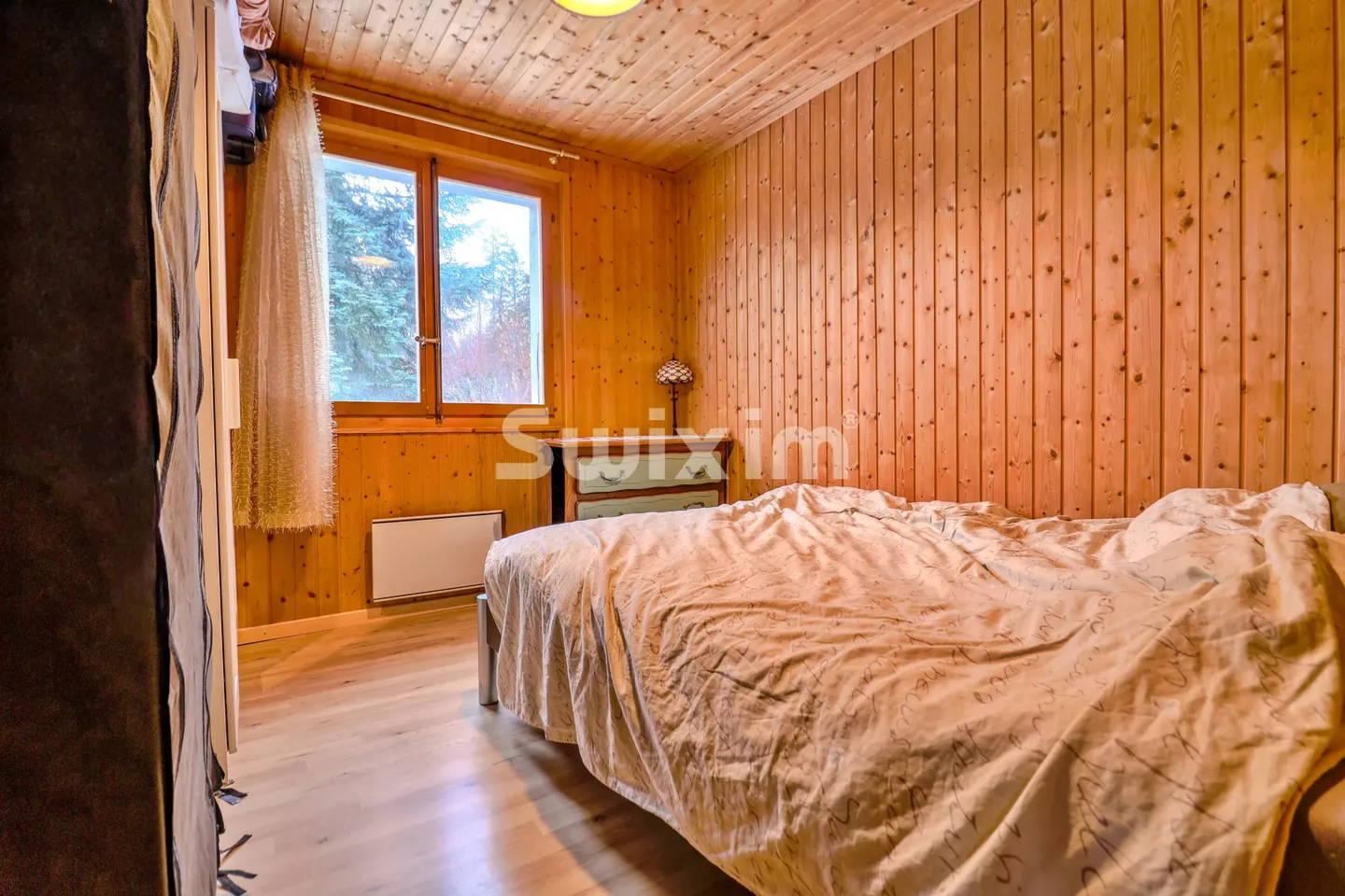 Chalet with Dual Apartments - Photo 4 of 7