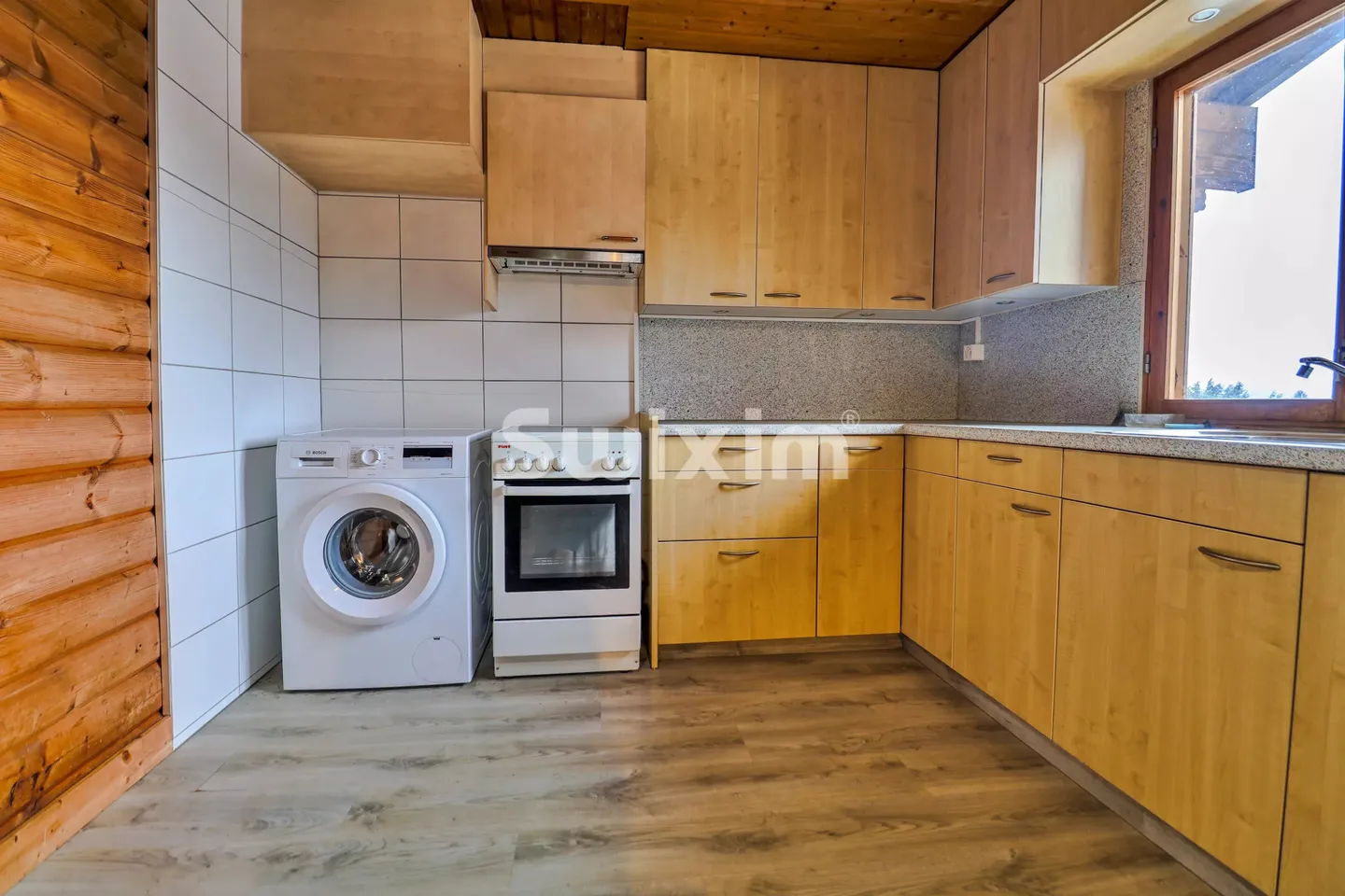 Chalet with Dual Apartments - Photo 6 of 7