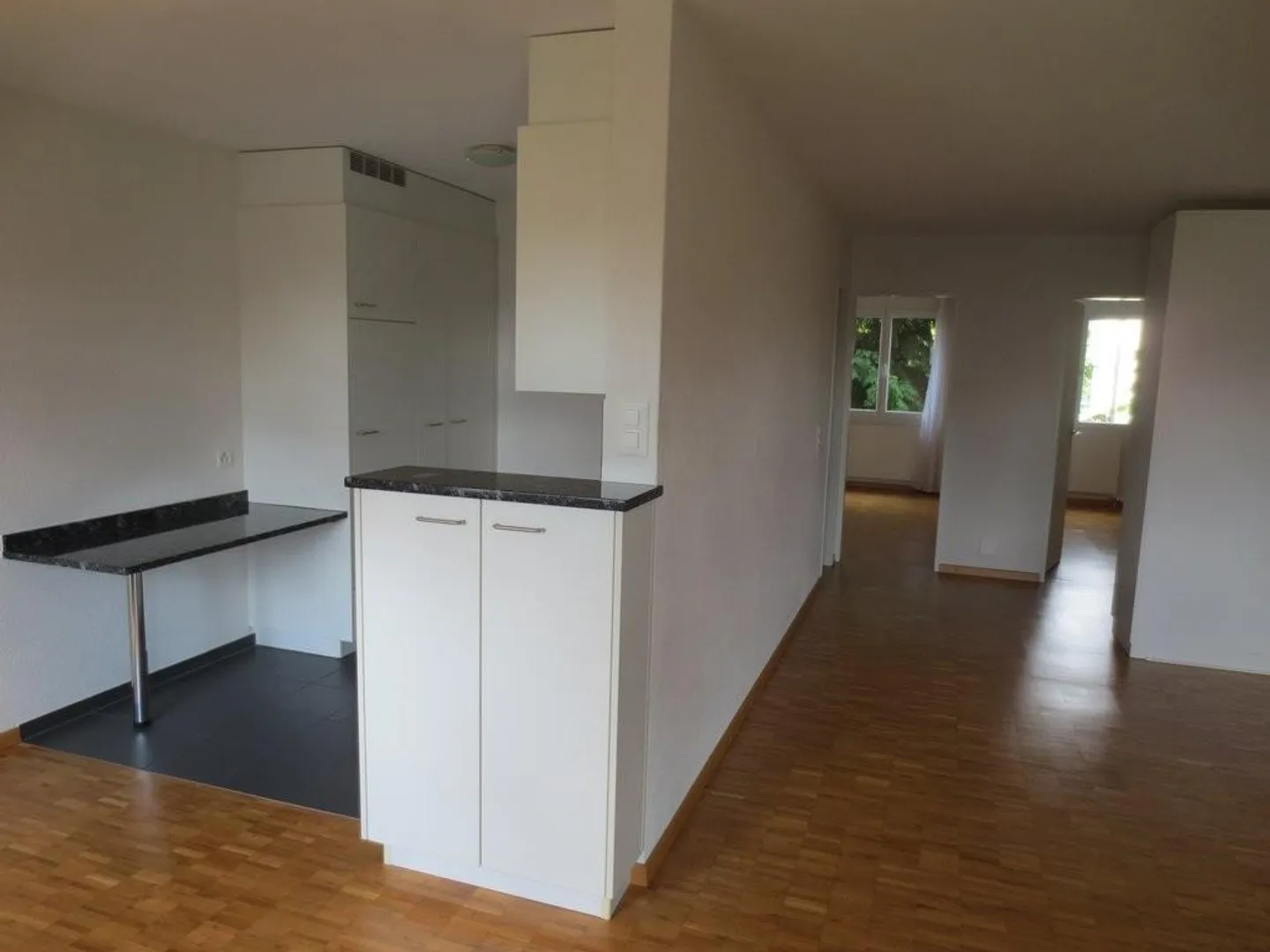 Bright 3.5-room apartment with balcony on the 2nd floor - Photo 8 of 12