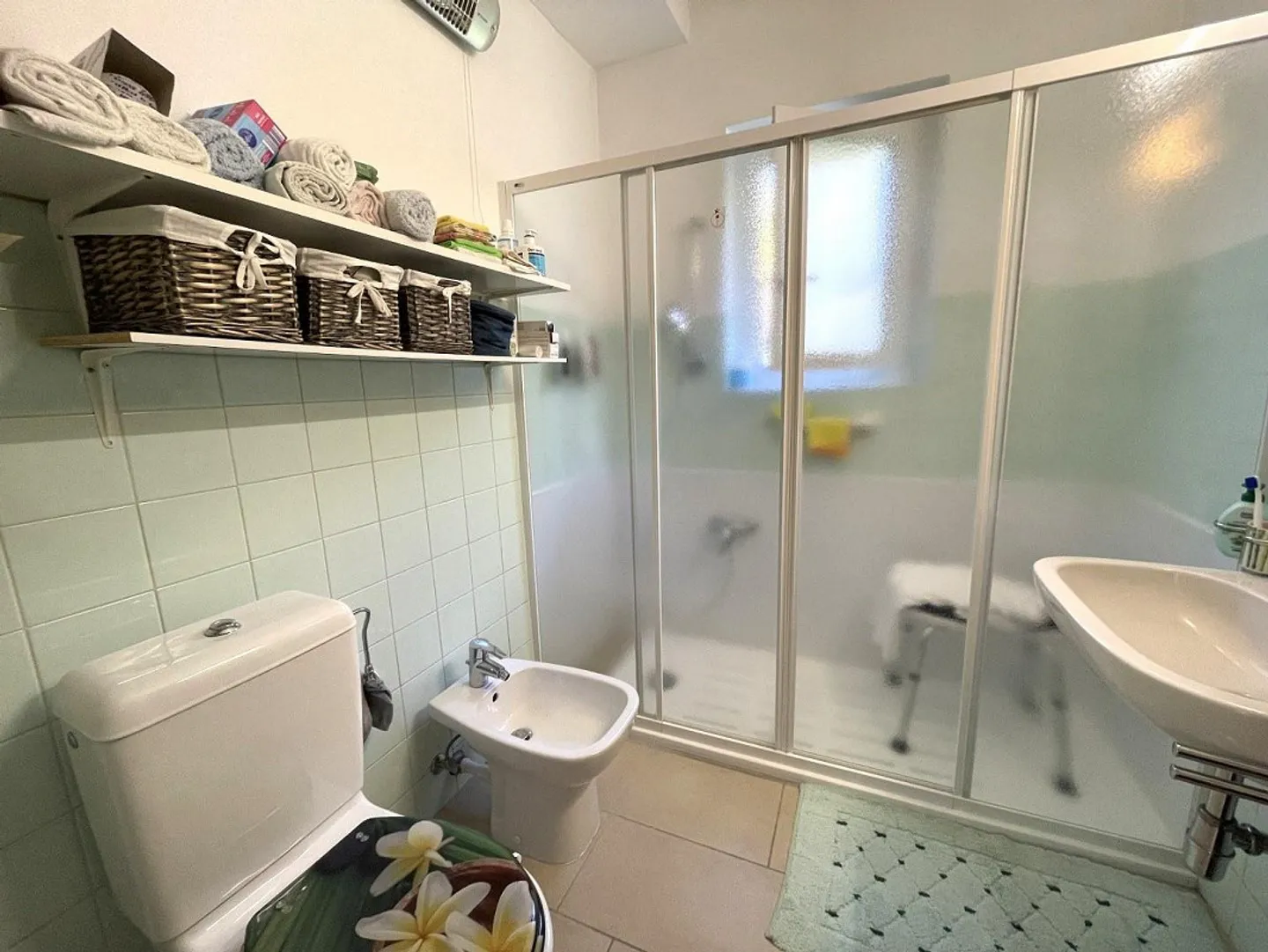 CASA UNIFAMILIARE IMMERSA NEL VERDE CON GIARDINO E VISTA APERTA SUL... - Foto 9 di 13