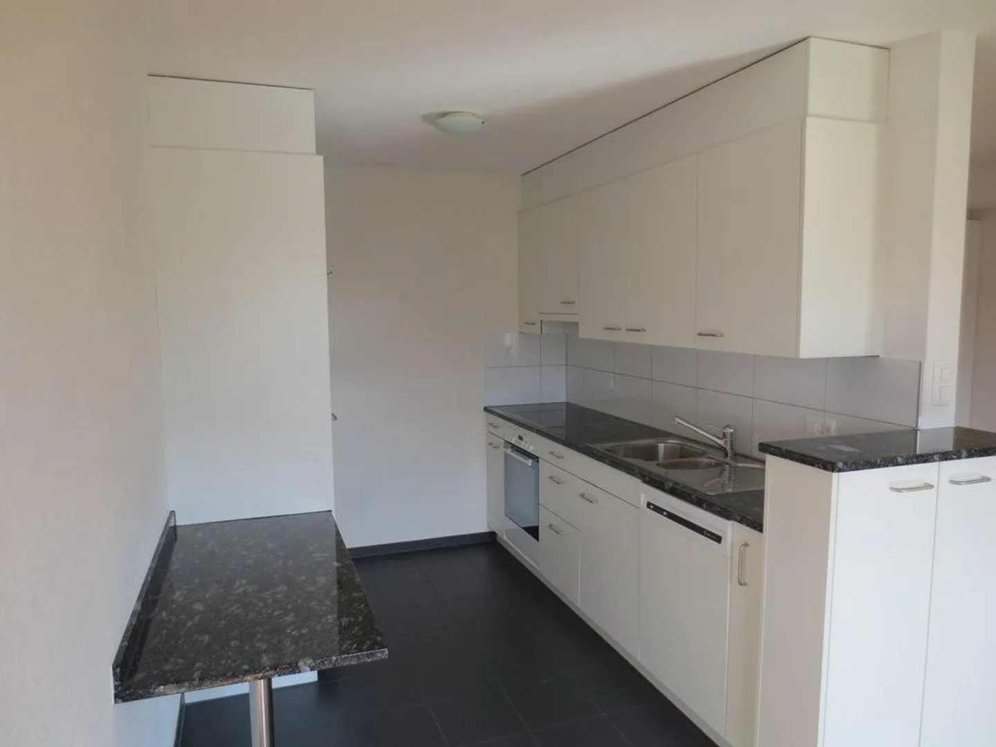 Bright 3.5-room apartment with balcony on the 2nd floor - Photo 7 of 12