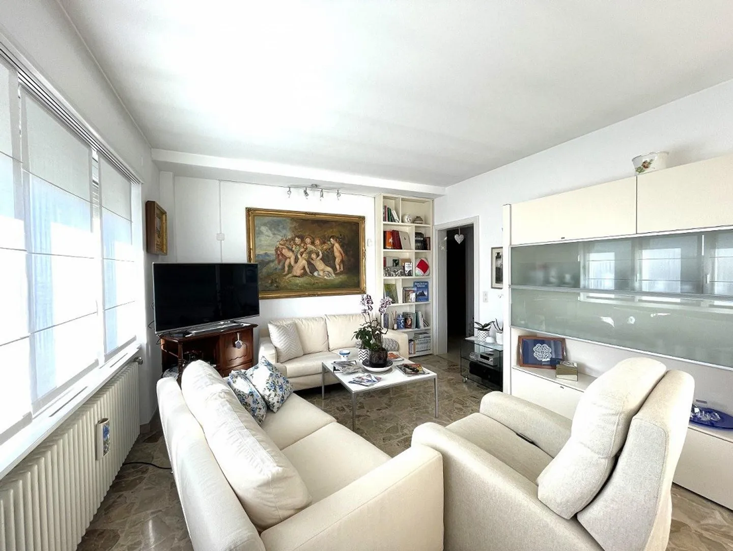 CASA UNIFAMILIARE IMMERSA NEL VERDE CON GIARDINO E VISTA APERTA SUL... - Foto 2 di 13