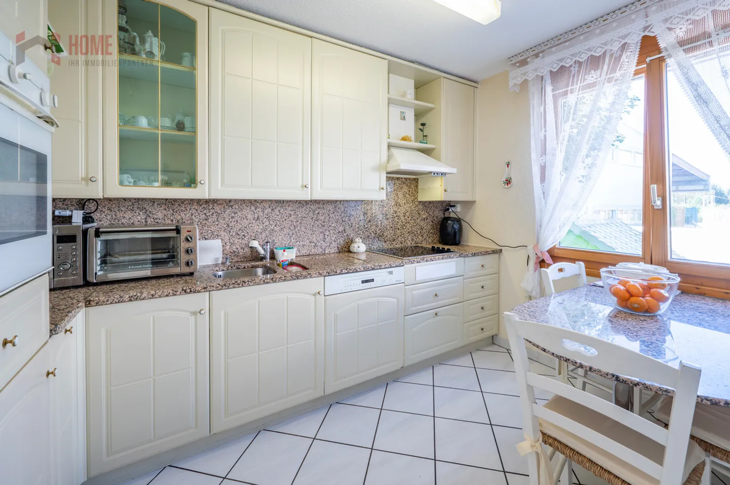 5.5-Room Corner House with Garden, Conservatory & Privacy - Photo 4 of 14