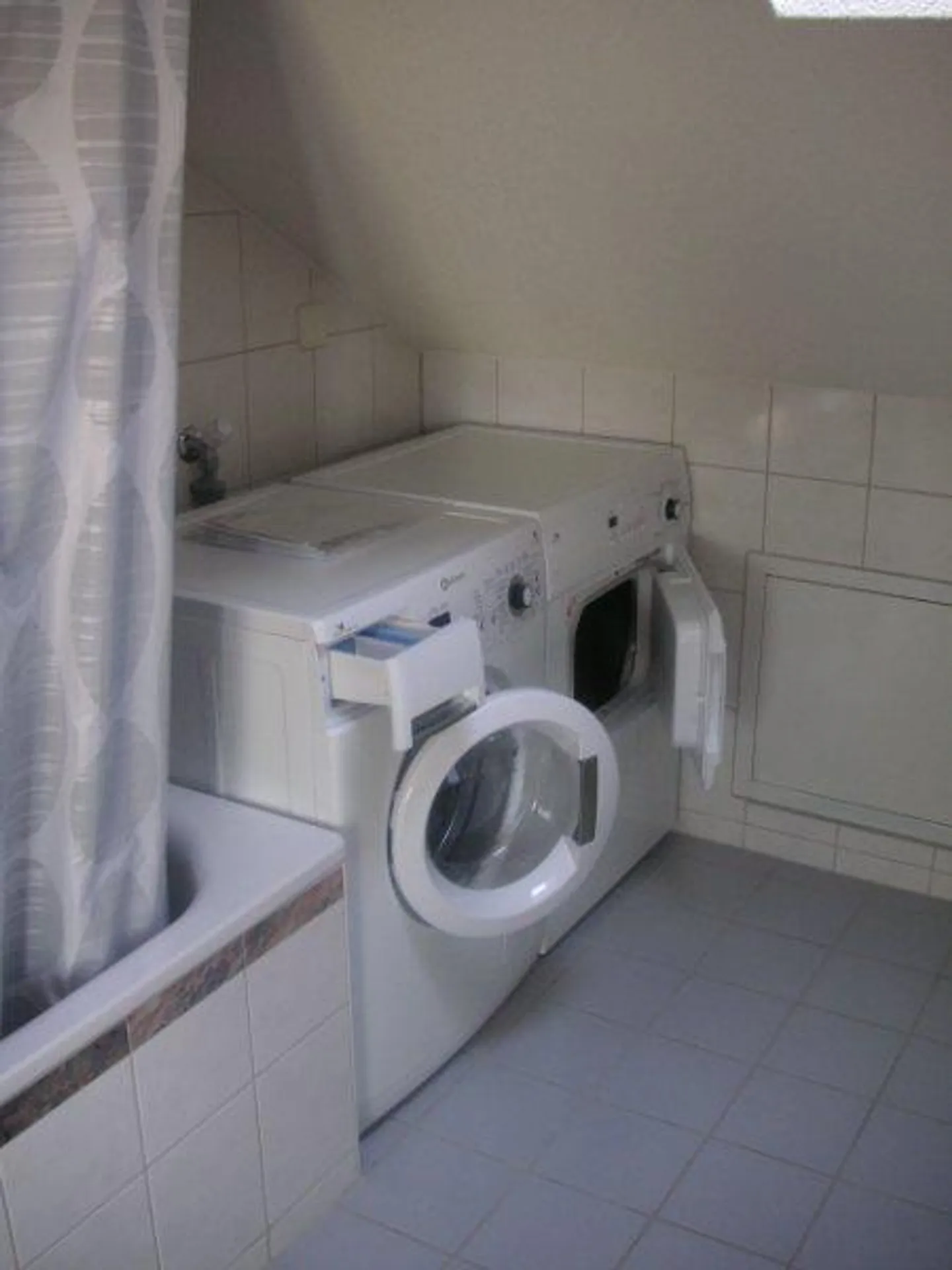 Appartement sous les toits pratique et beau - Photo 4 sur 8