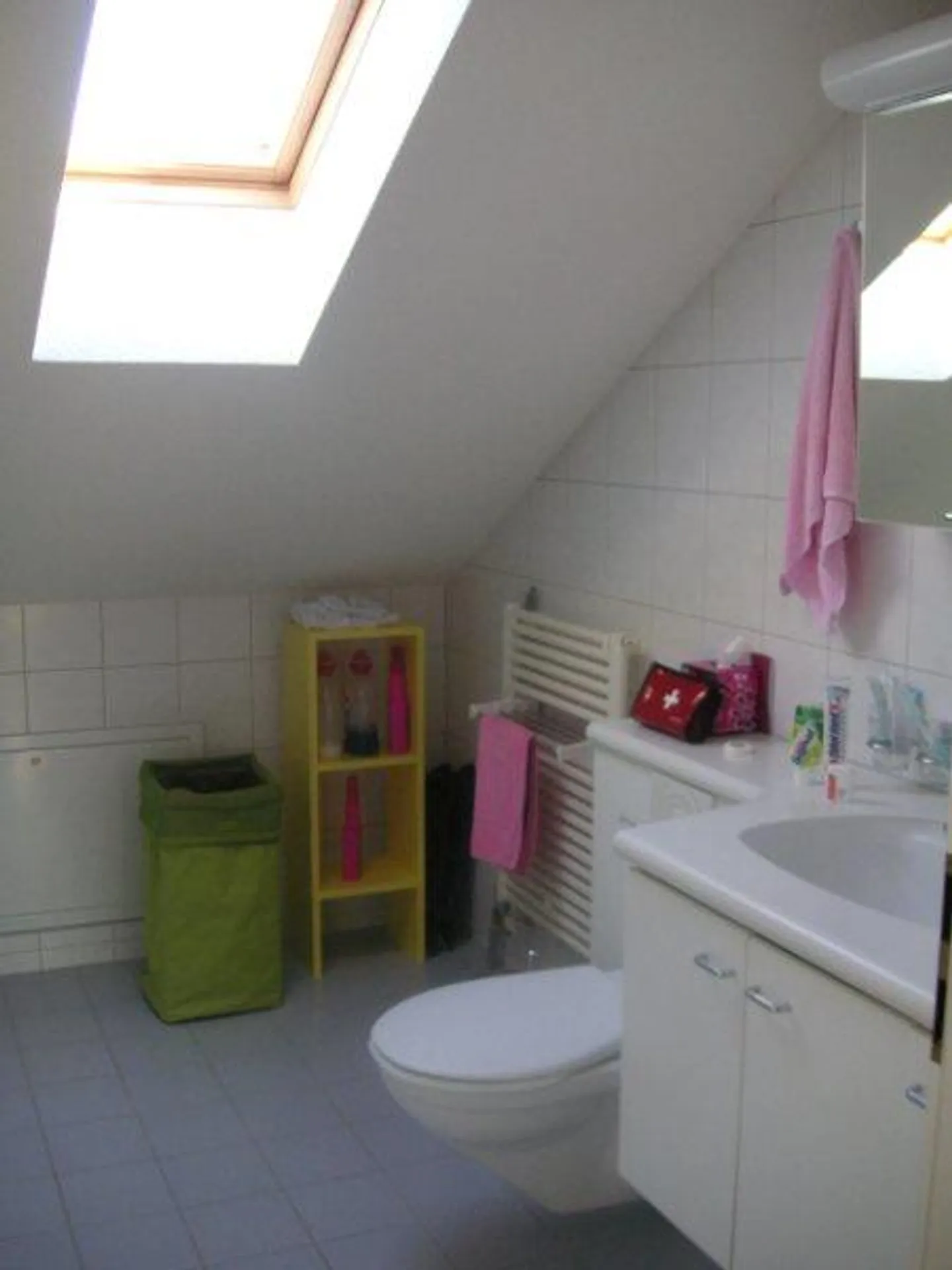 Appartement sous les toits pratique et beau - Photo 5 sur 8