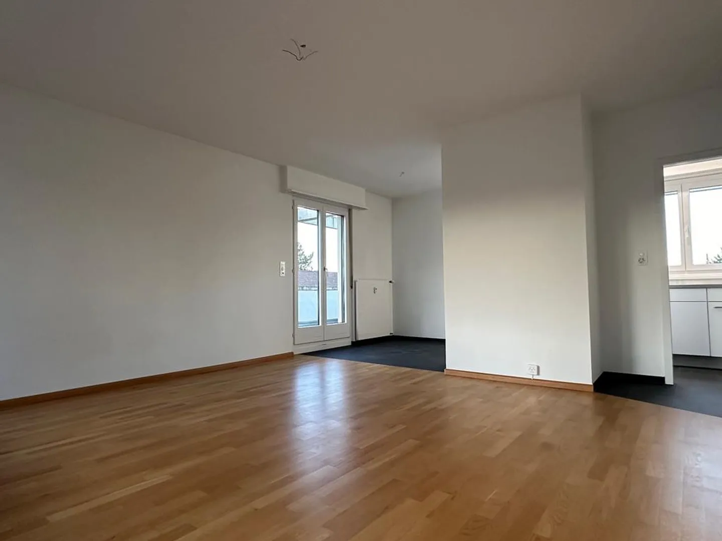 Bright attic apartment with large roof terrace - Photo 3 of 12