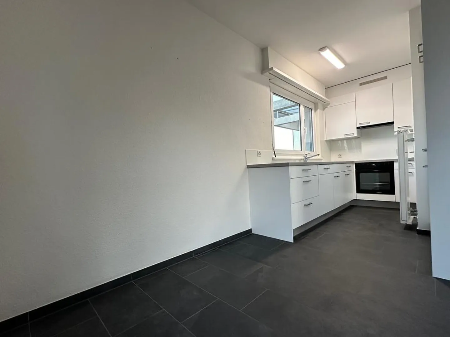 Bright attic apartment with large roof terrace - Photo 4 of 12