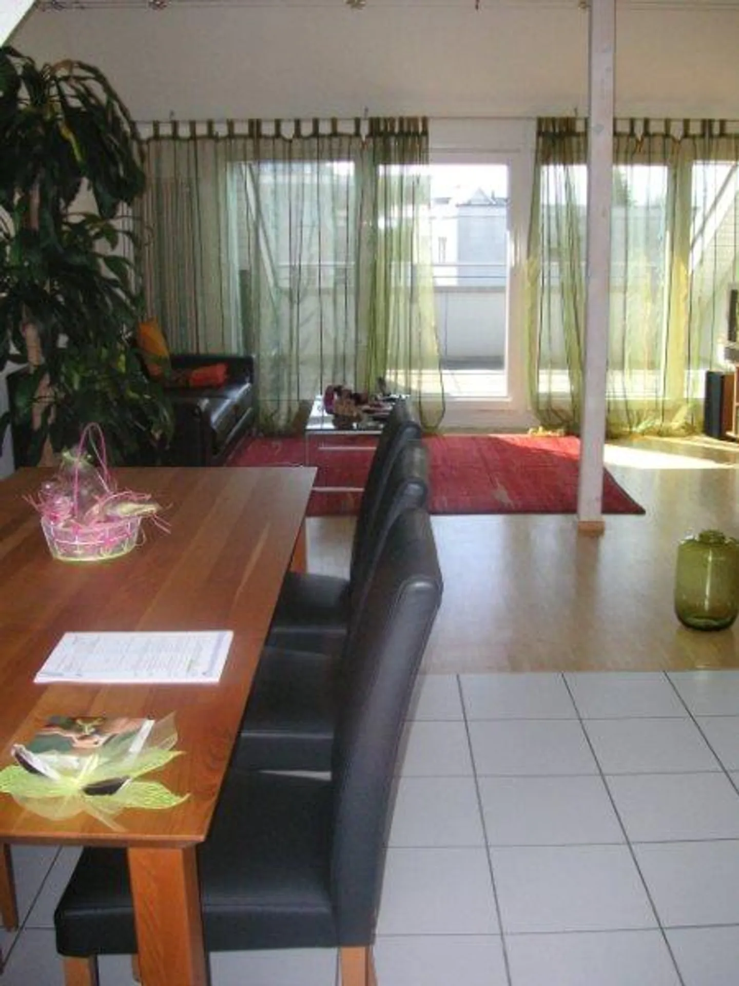 Appartement sous les toits pratique et beau - Photo 2 sur 8