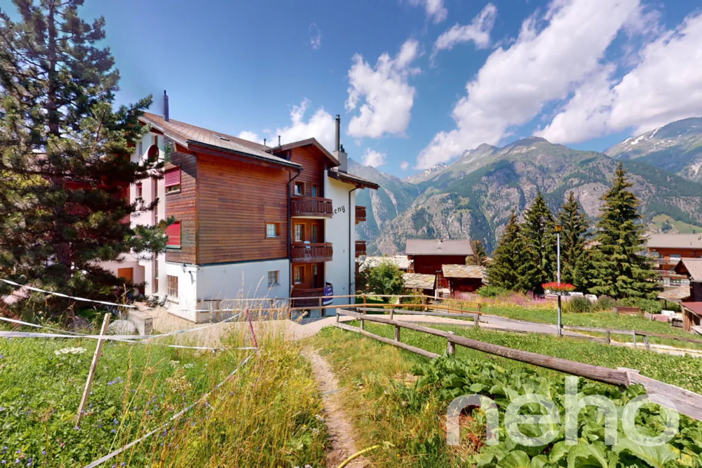 Sonnige 3½-Zimmer-Wohnung mit Alpenblick im Herzen von Grächen - Photo 2 of 13