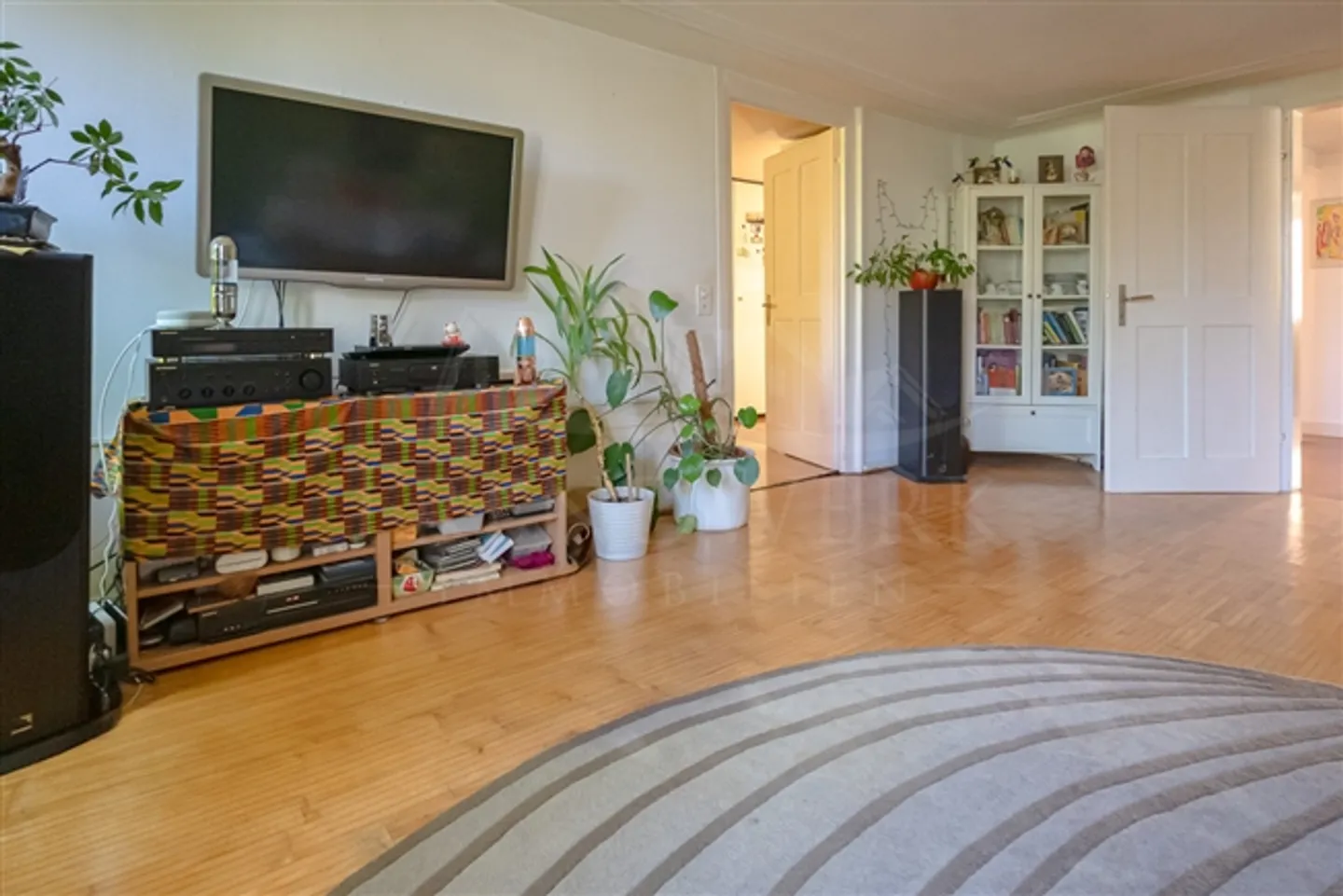 5.5-Room Maisonette Apartment with History in the Heart of Aarburg - Photo 9 of 12