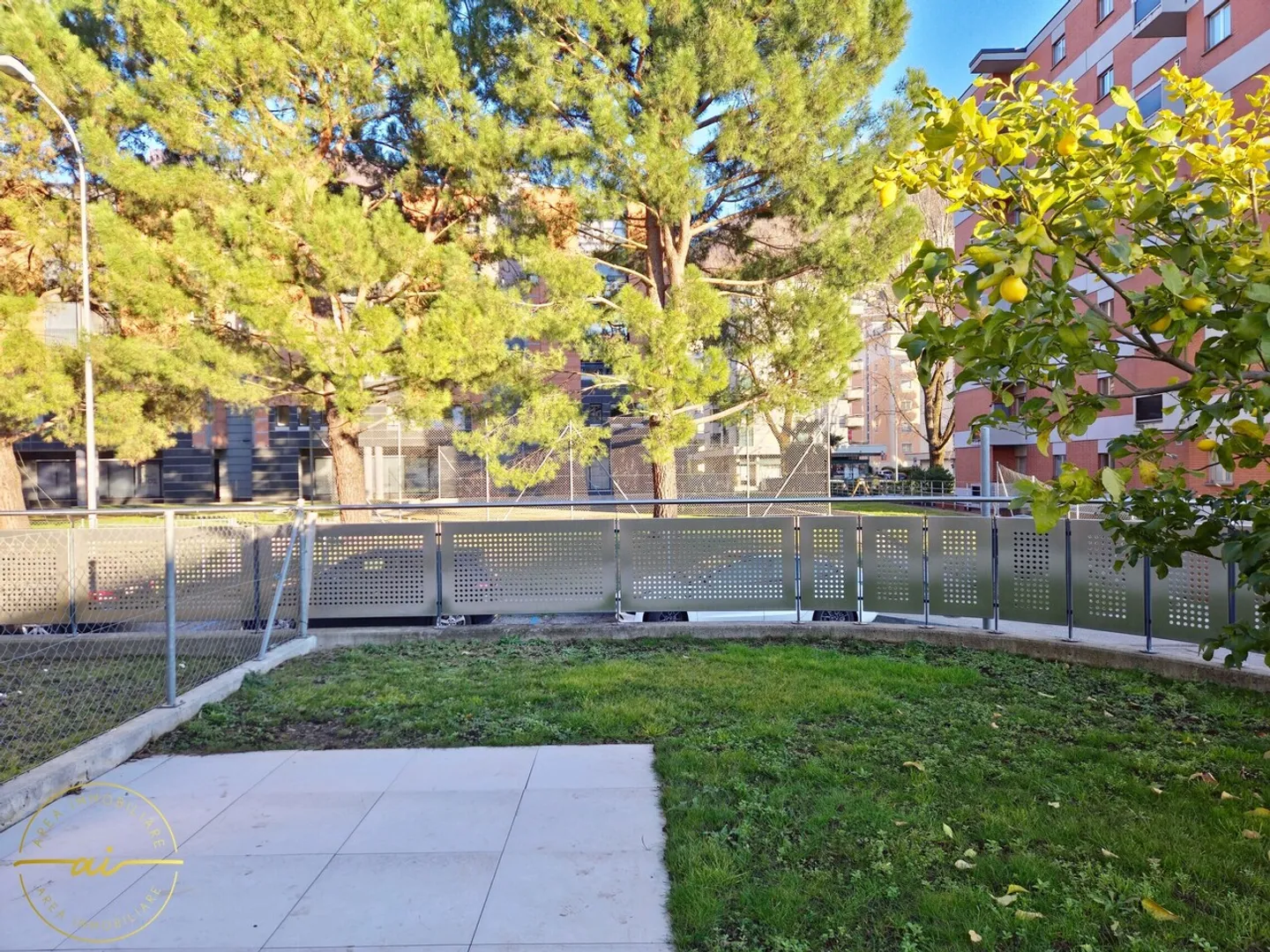 Appartamento Elegante con Giardino Privato - Foto 7 di 13