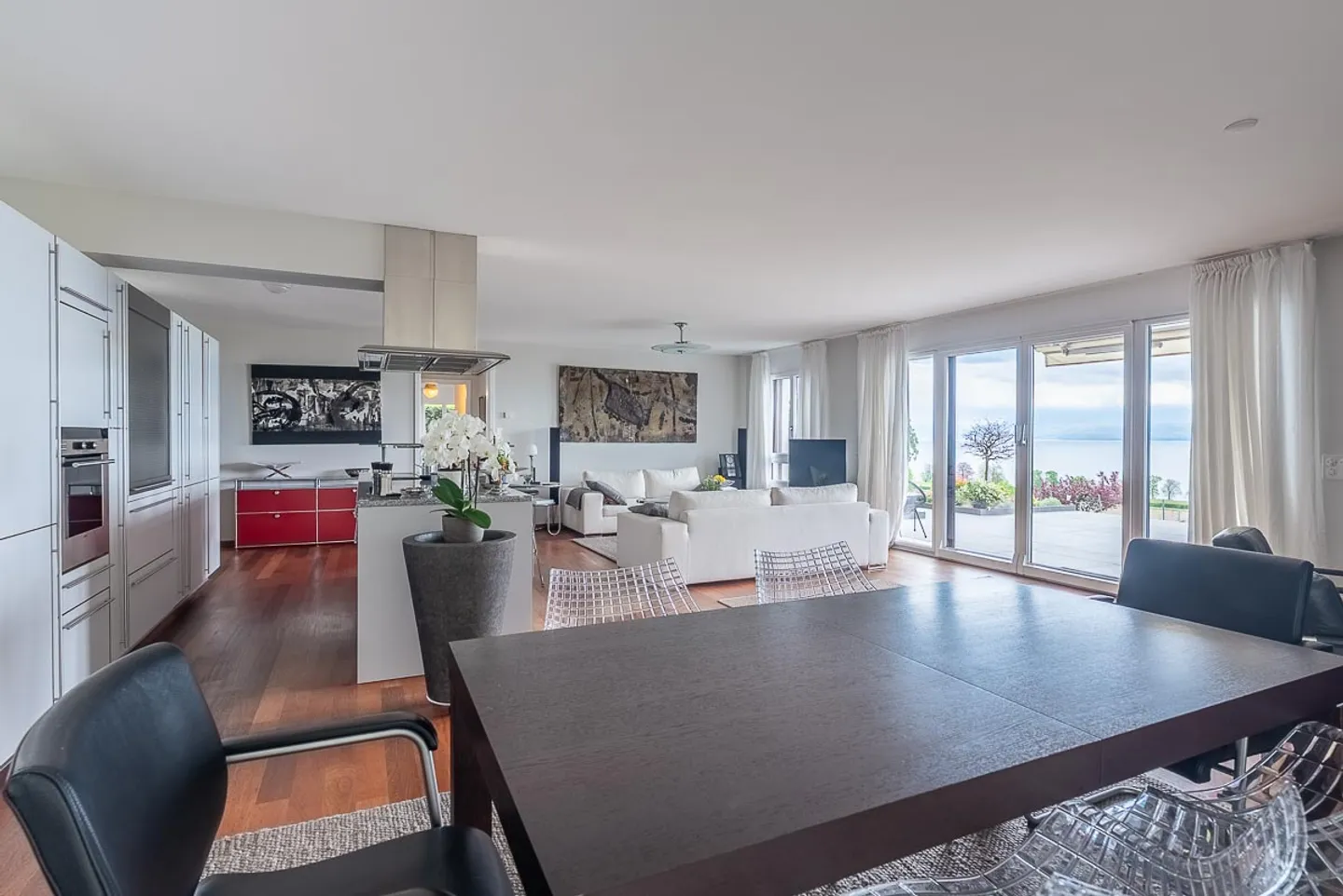 Appartement Charmant avec Vue sur le Lac - Photo 3 sur 9