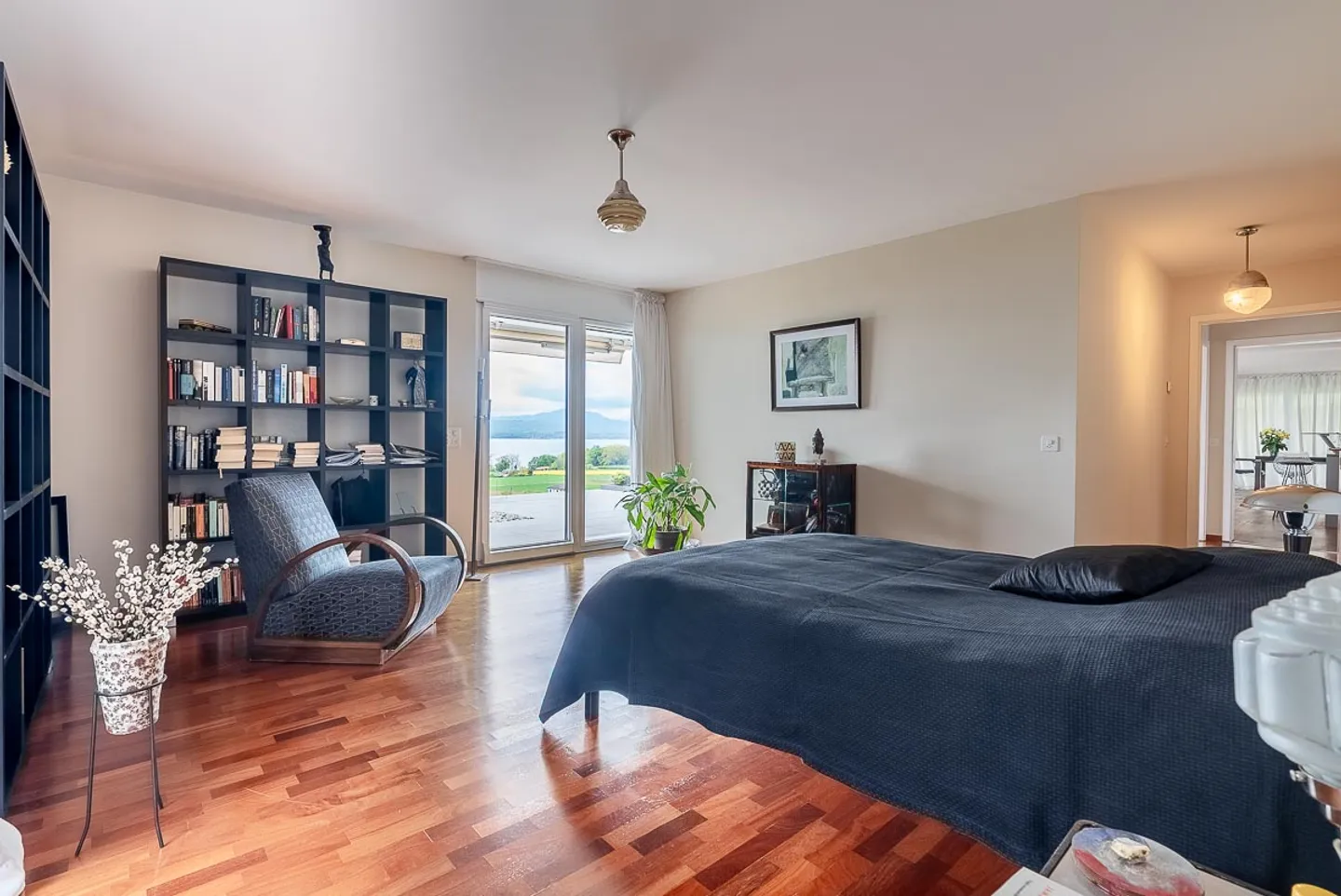 Appartement Charmant avec Vue sur le Lac - Photo 4 sur 9