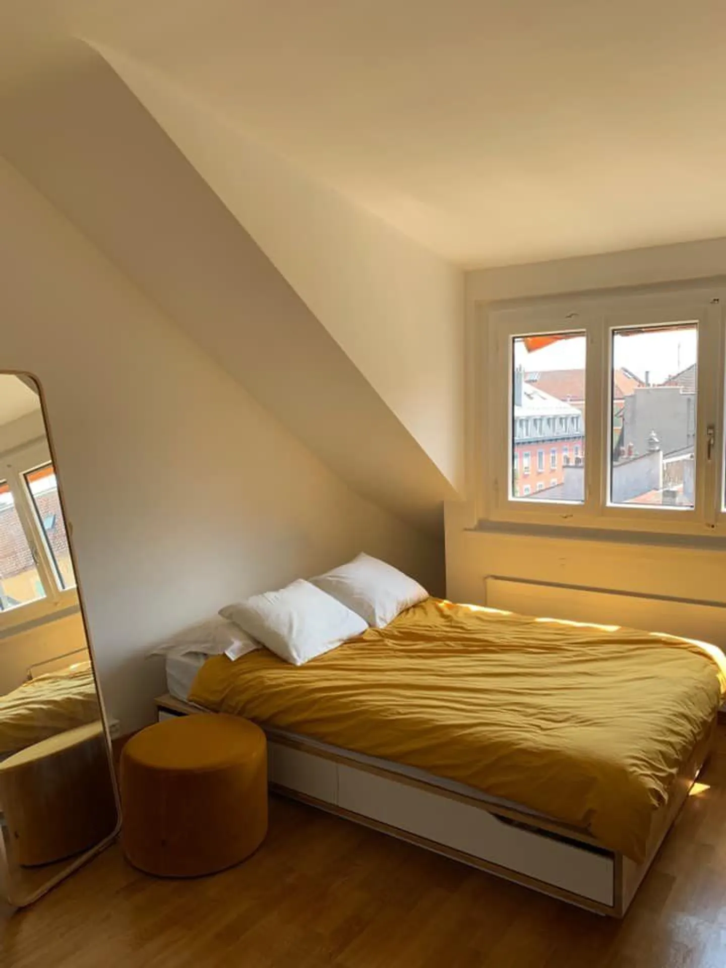 For rent - Furnished 2.5-room apartment in Pâquis, Geneva - Photo 1 of 12