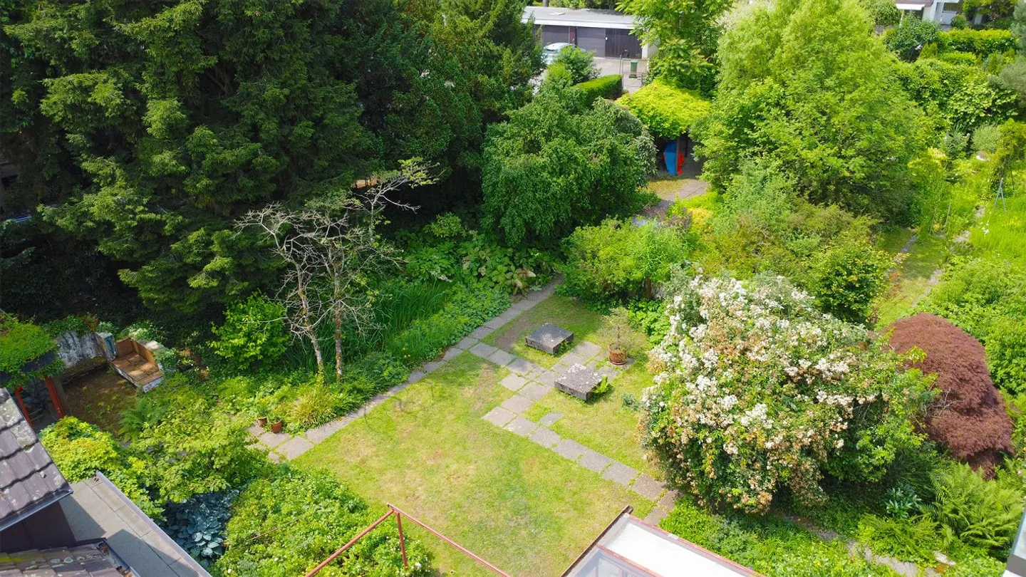 Spacious 5.5-room single-family house with heated indoor pool and garage - Photo 4 of 14