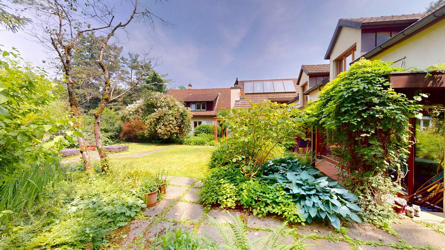 Spacious 5.5-room single-family house with heated indoor pool and garage - Photo 6 of 14