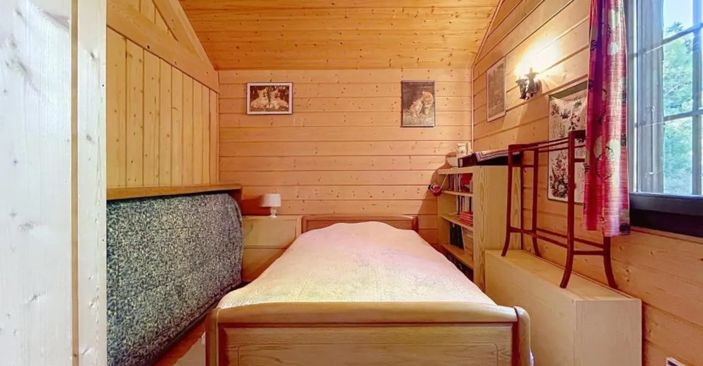 A Charming Retreat in the Heart of the Mountains - Photo 10 of 13