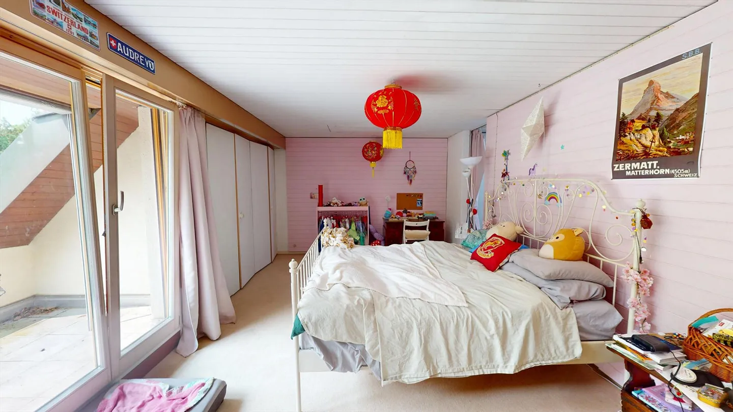 Spacious 5.5-room single-family house with heated indoor pool and garage - Photo 13 of 14