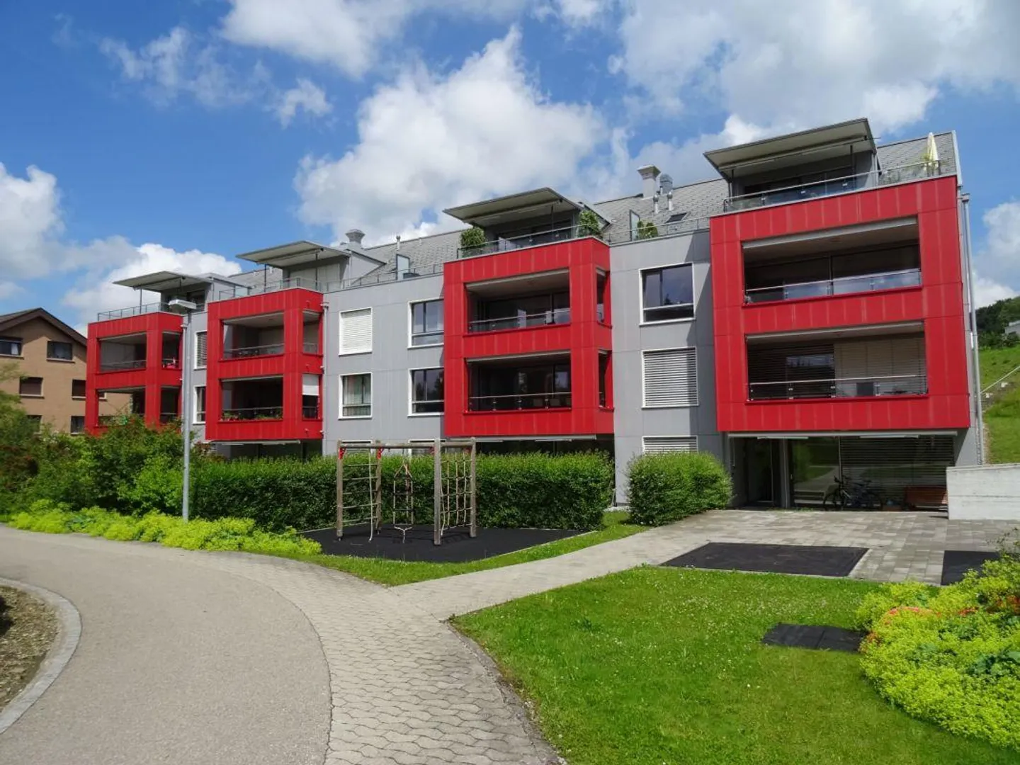 Sonnige 3,5-Zimmer-Dachwohnung mit Eigentumswohnungsstandard - Foto 1 von 15