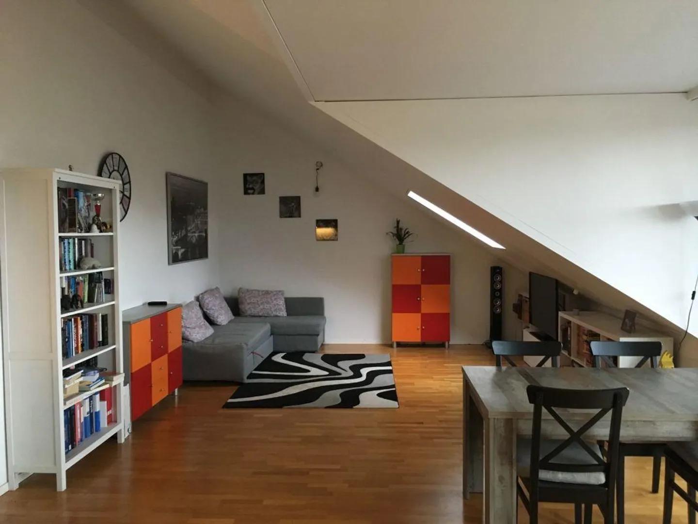 Sonnige 3,5-Zimmer-Dachwohnung mit Eigentumswohnungsstandard - Foto 2 von 15