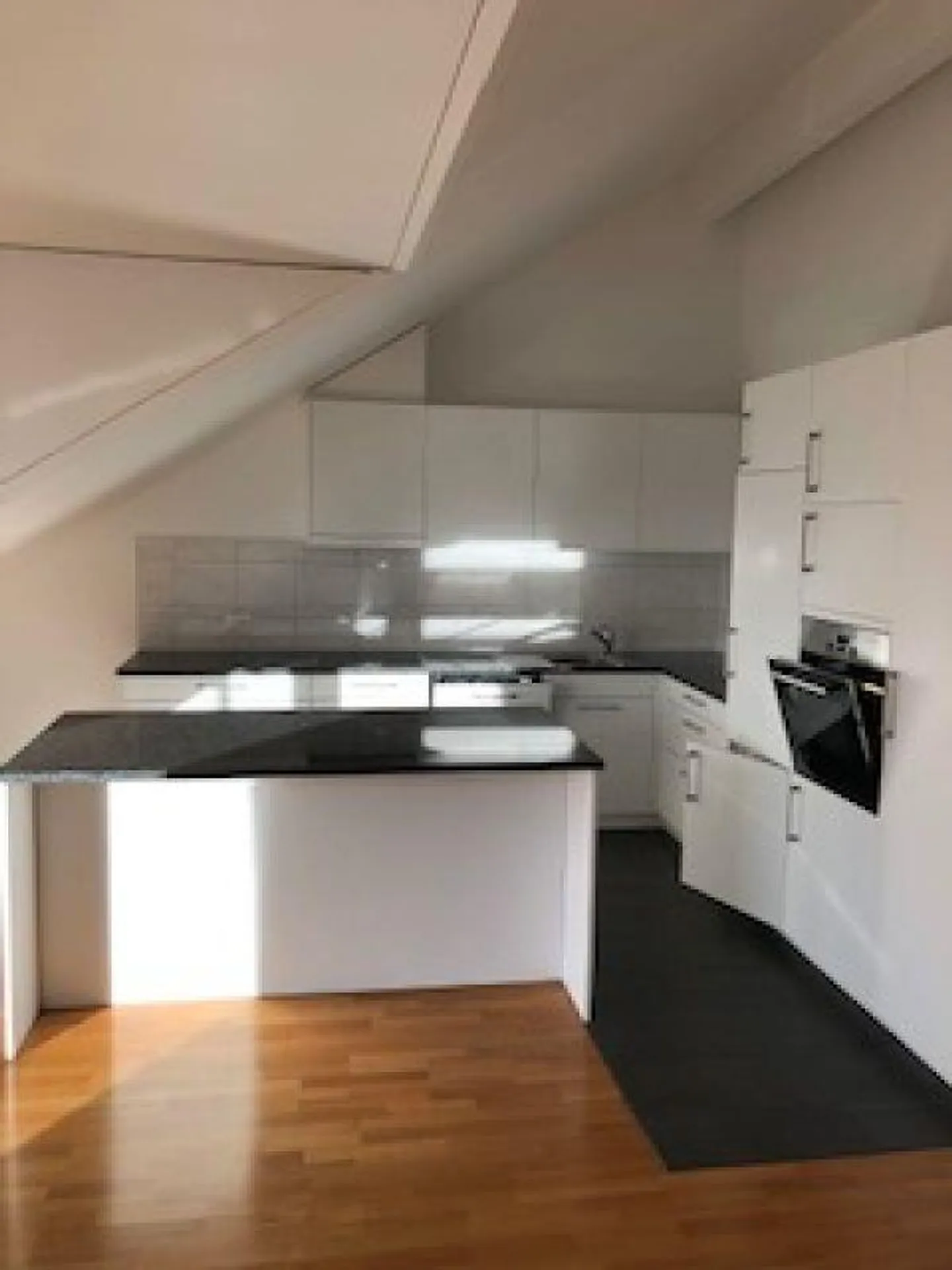 Sonnige 3,5-Zimmer-Dachwohnung mit Eigentumswohnungsstandard - Foto 10 von 15