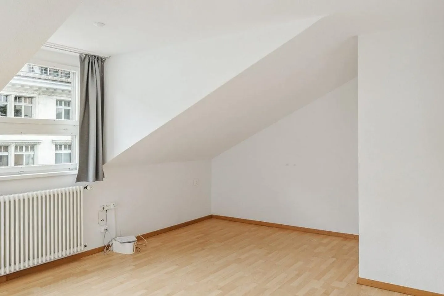 Camera in appartamento condiviso - Posizione centrale - Foto 3 di 6