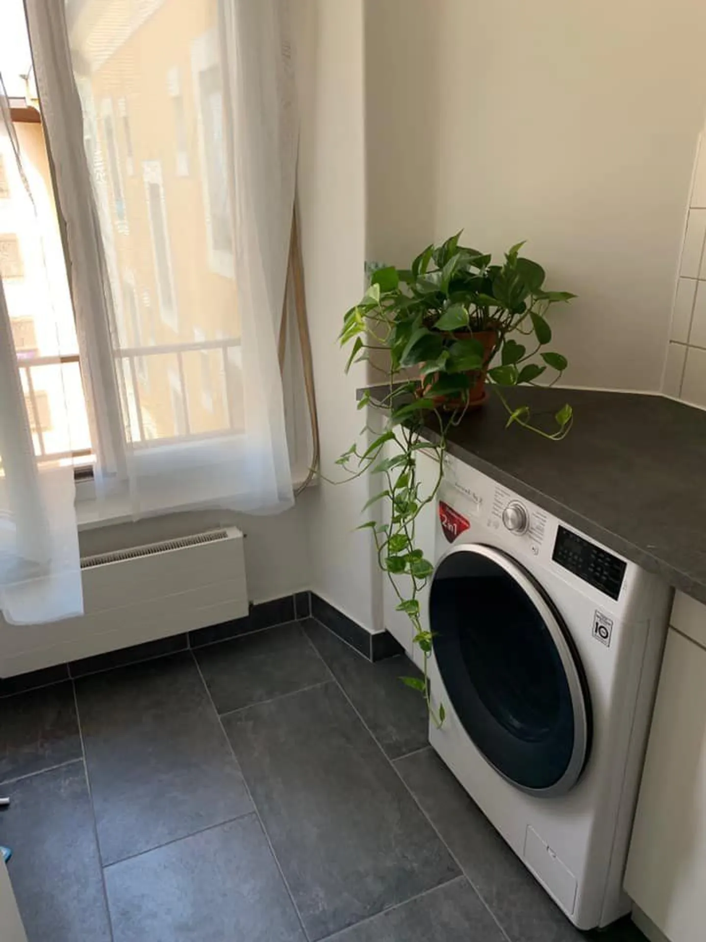 For rent - Furnished 2.5-room apartment in Pâquis, Geneva - Photo 11 of 12